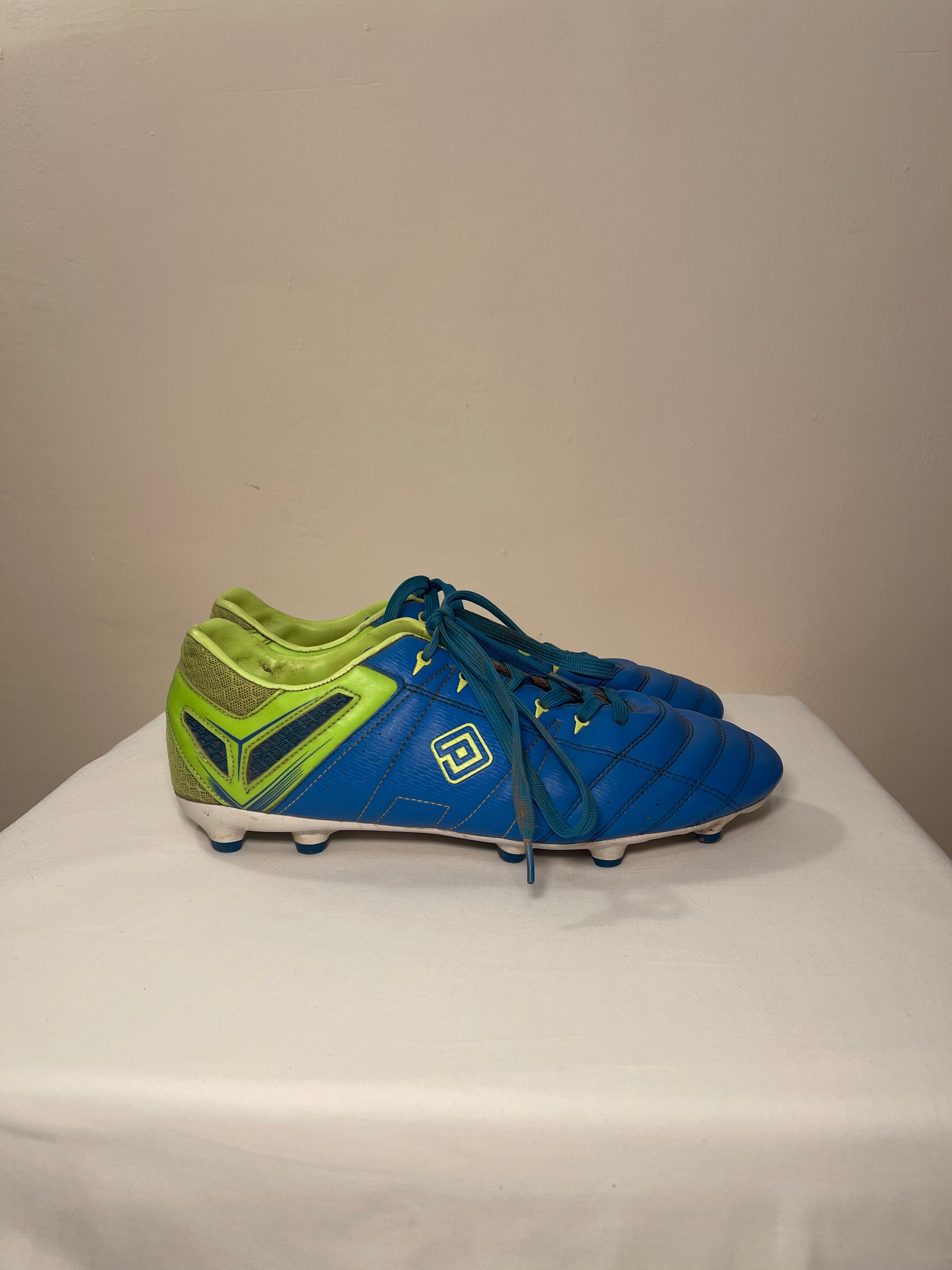 Dream Pairs Football Boots