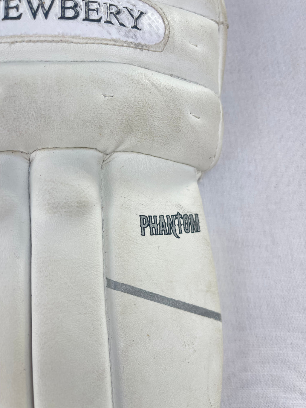 Newbery Phantom Senior Cricket Pads