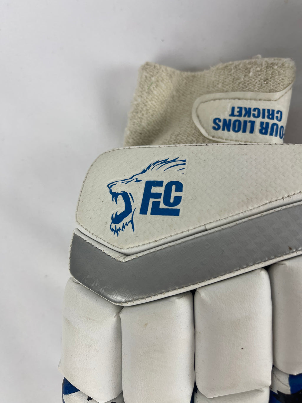 Four Lions Adult Cricket Gloves