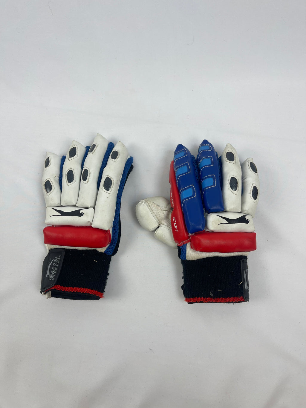 Slazenger Youth Icon Cricket Gloves