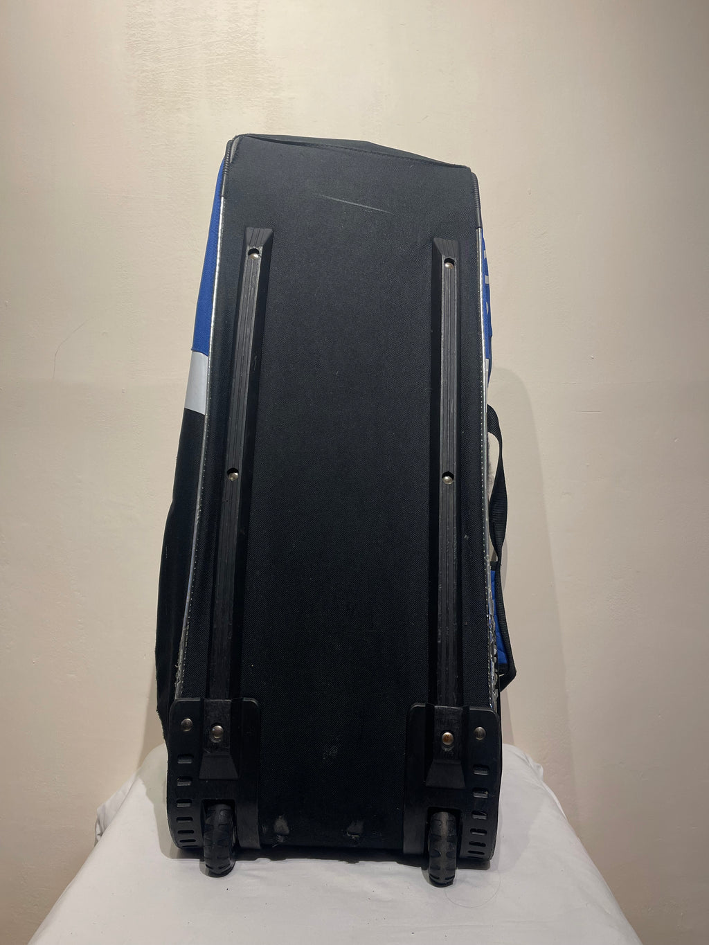 GM 606 Wheelie Cricket Bag