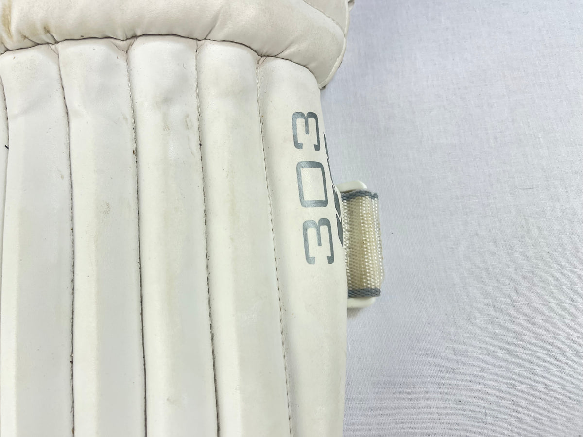 GM 303 Youth Cricket Pads