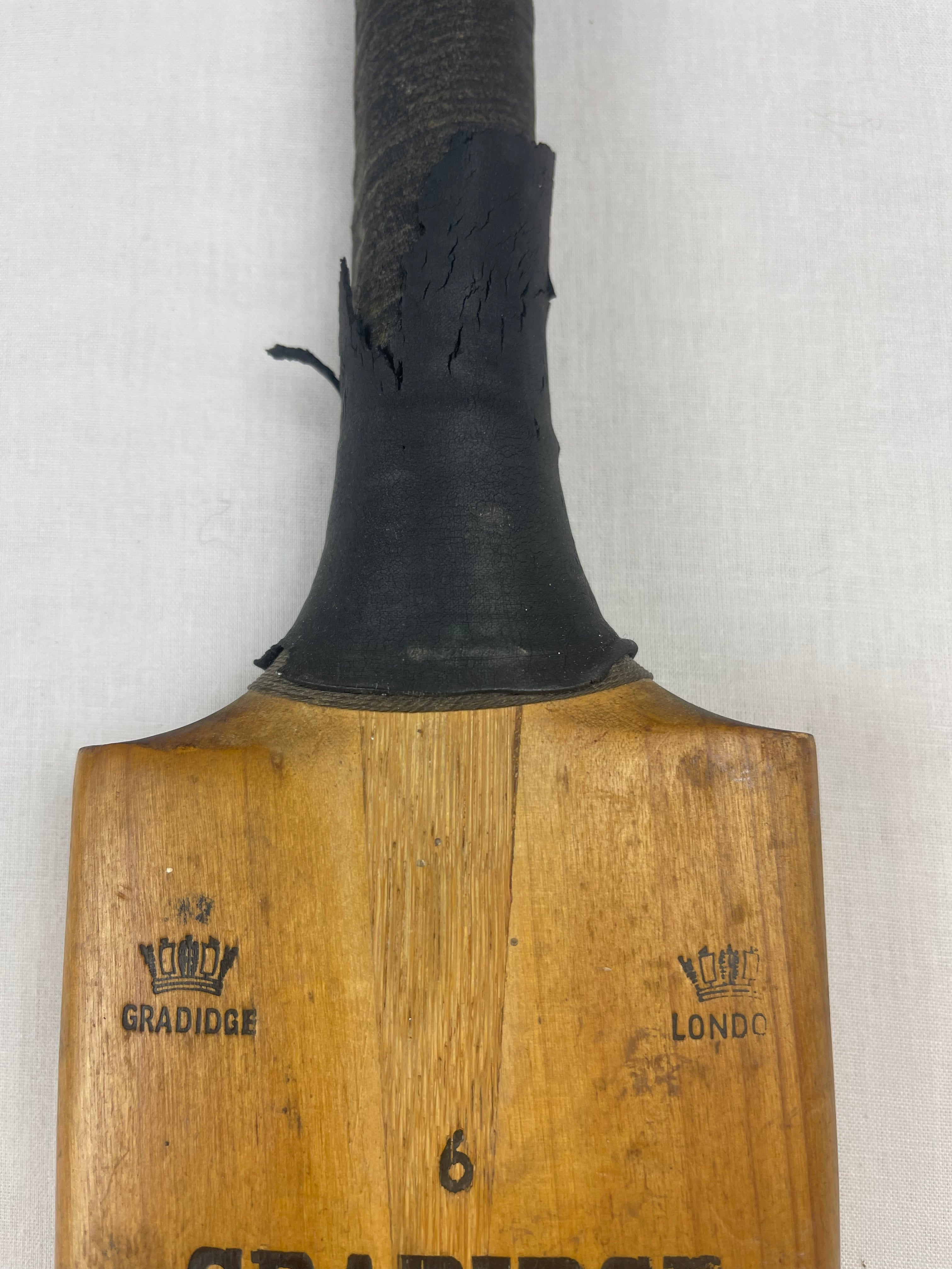 Gradidge Tom Graveney No.6 Autograph Cricket Bat