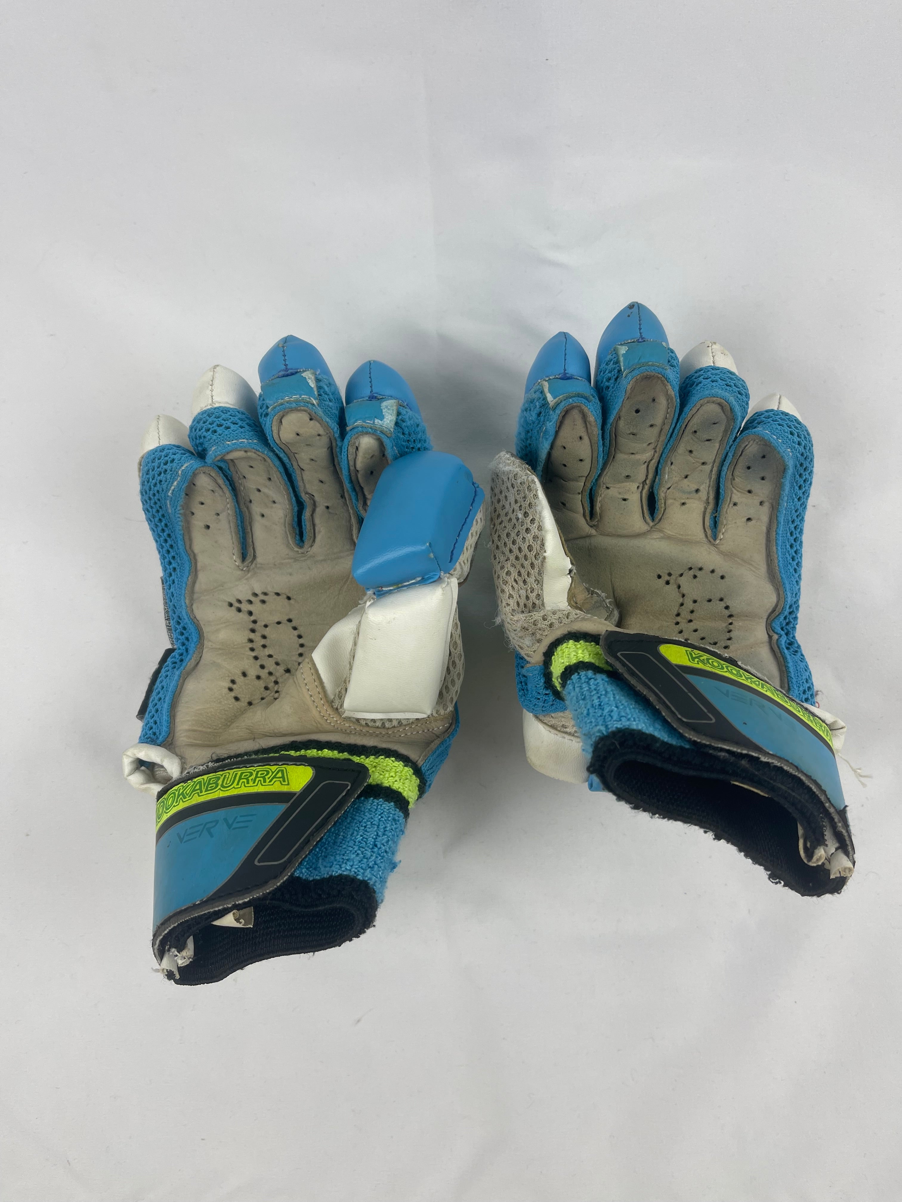 Kookaburra Youth Verve 300 Cricket Gloves