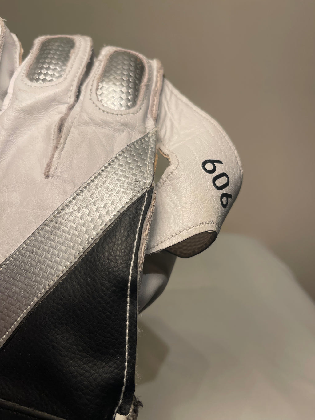 GM 606 Cricket Wicket Keeping Gloves