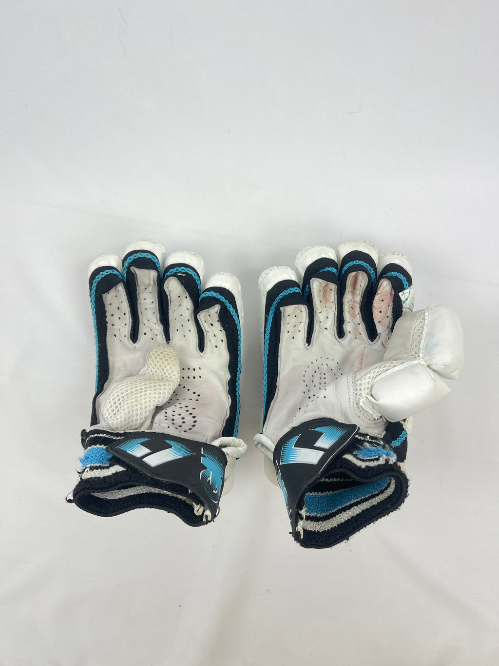 GM Youth Diamond 606 Cricket Gloves