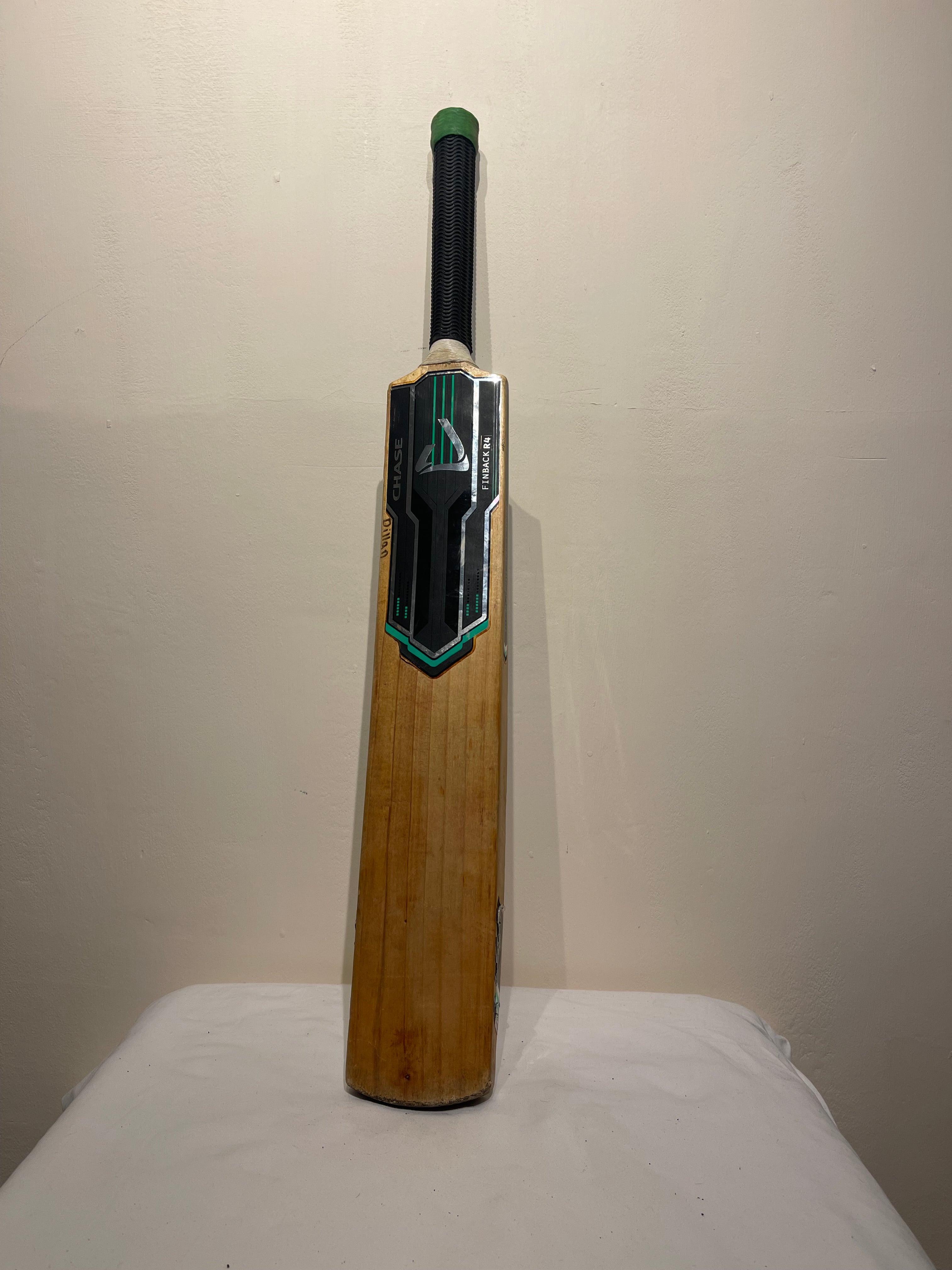 Chase Finback R4 Cricket Bat