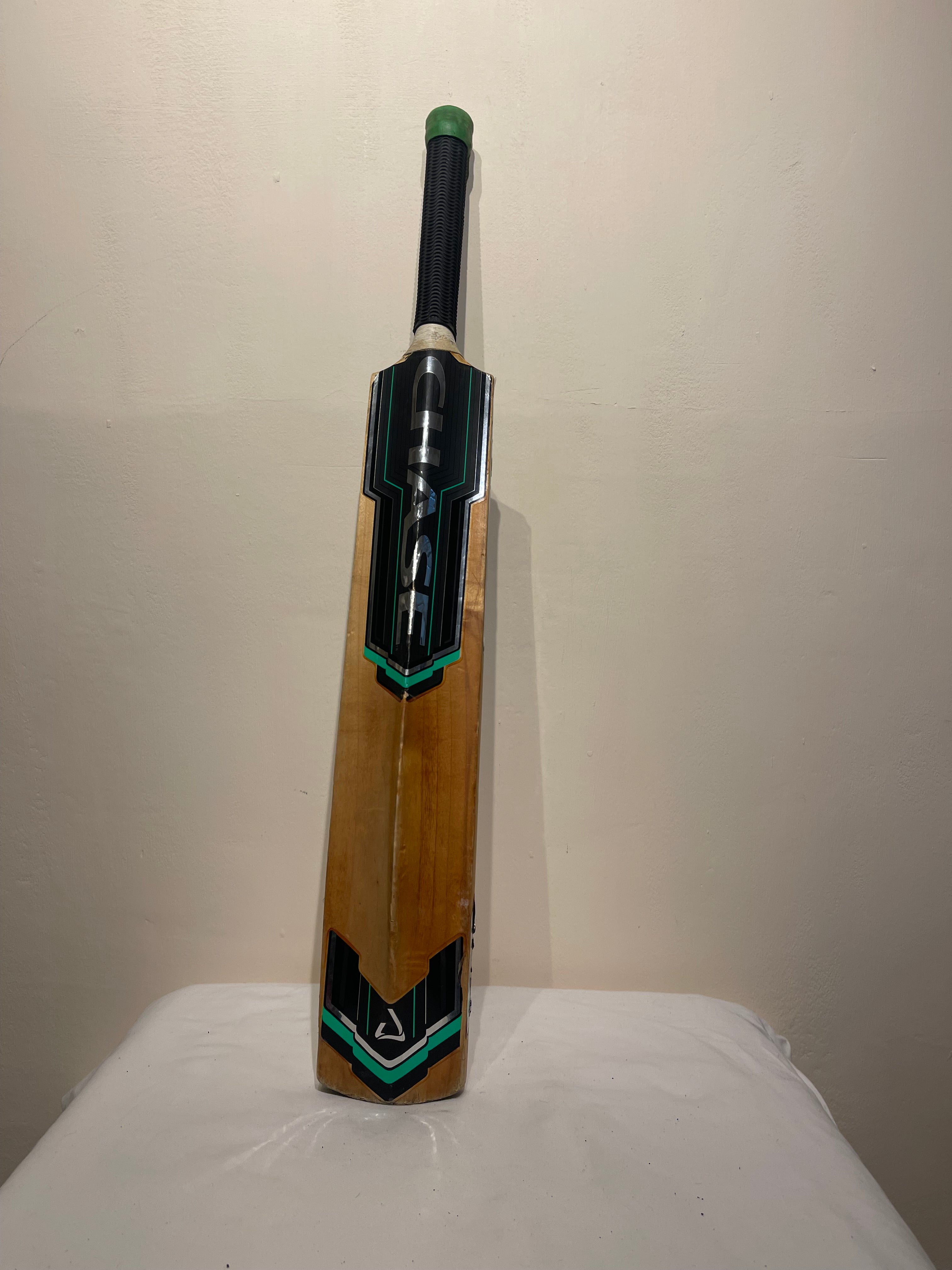 Chase Finback R4 Cricket Bat