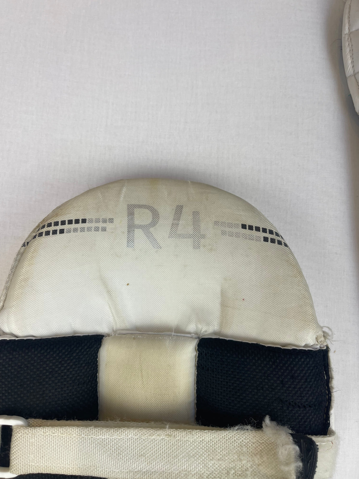 Chase R4 Junior Cricket Pads