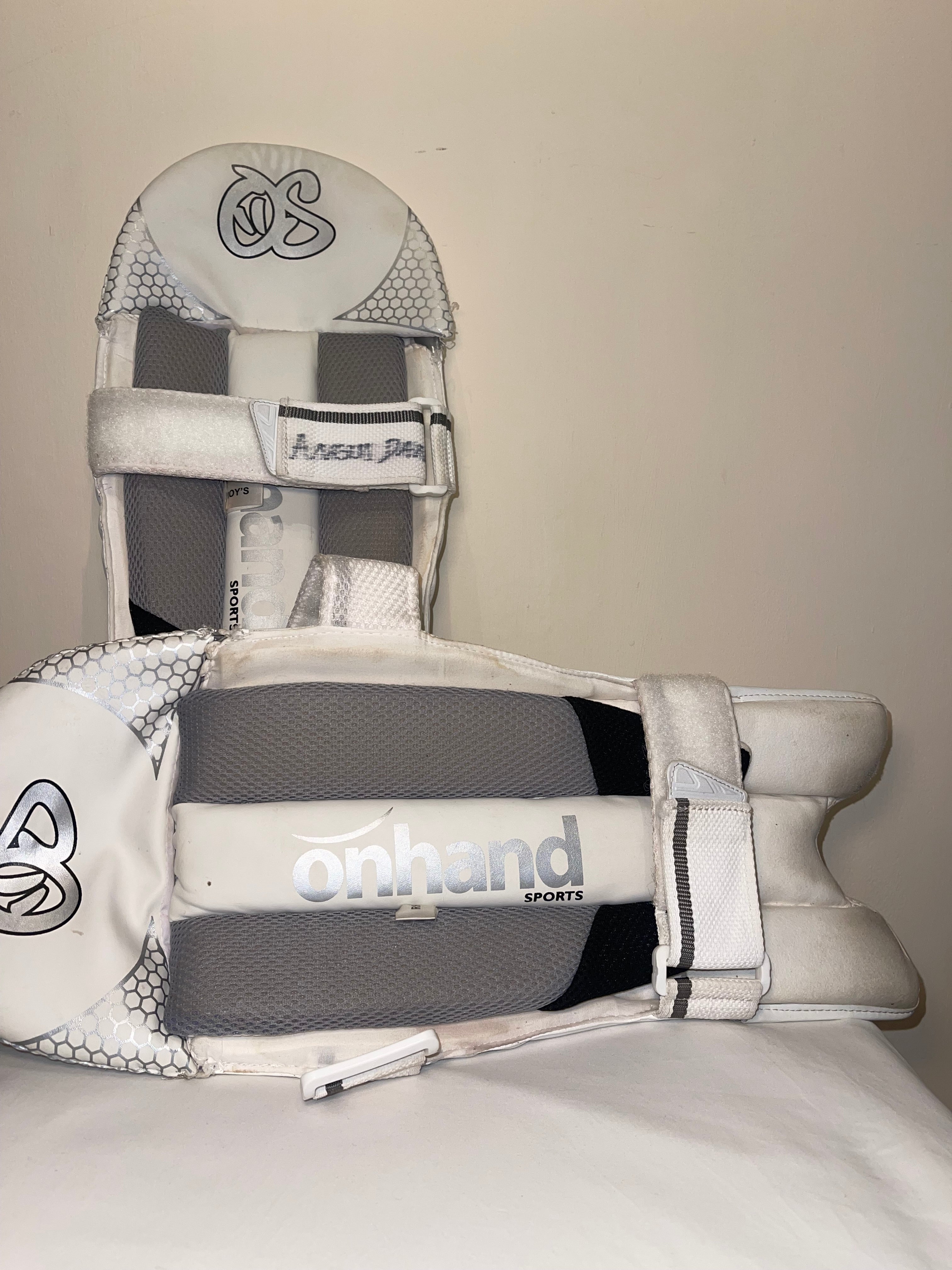 Onhand Platinum Kids Cricket Pads