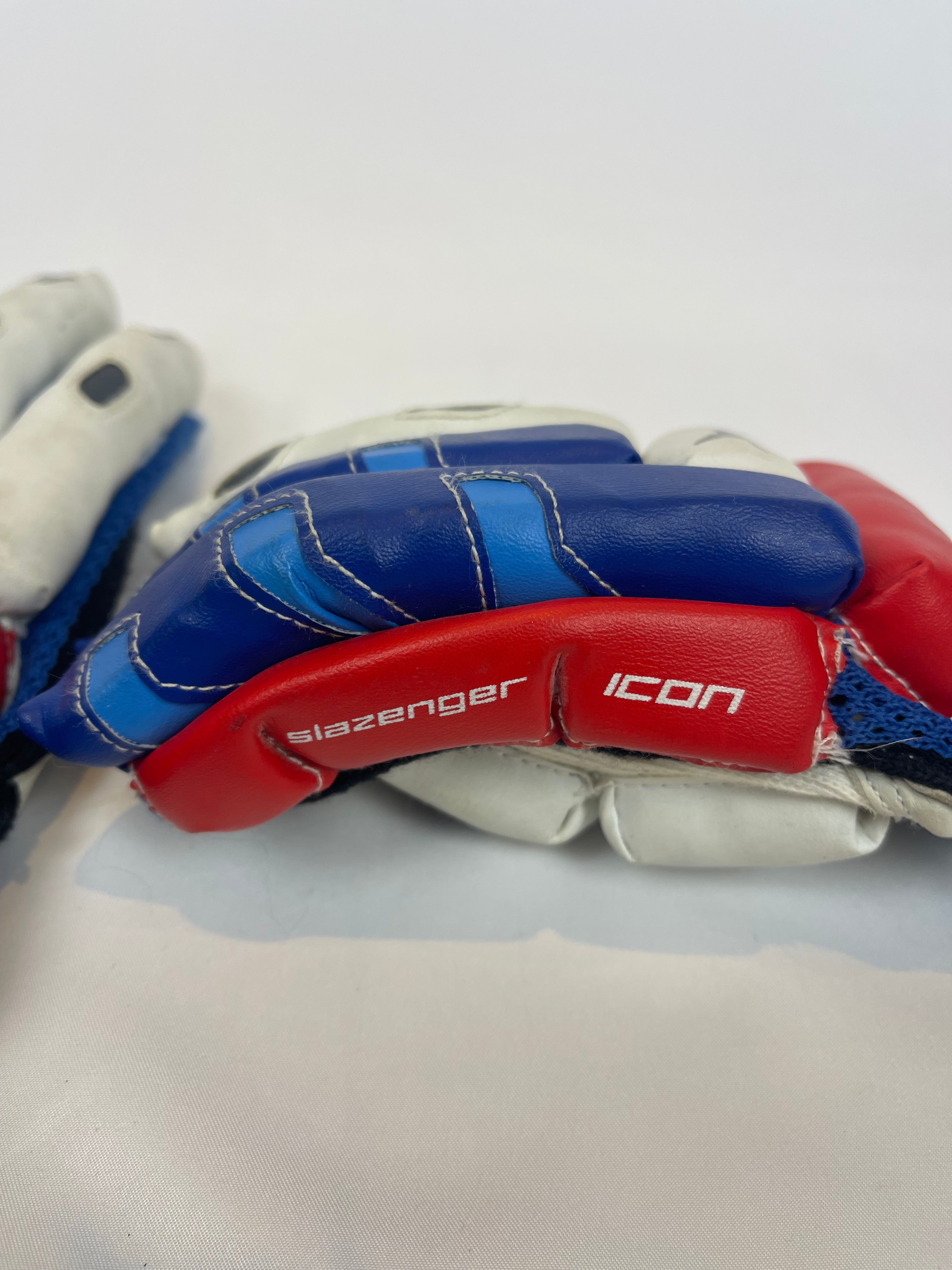Slazenger Icon Cricket Junior Gloves