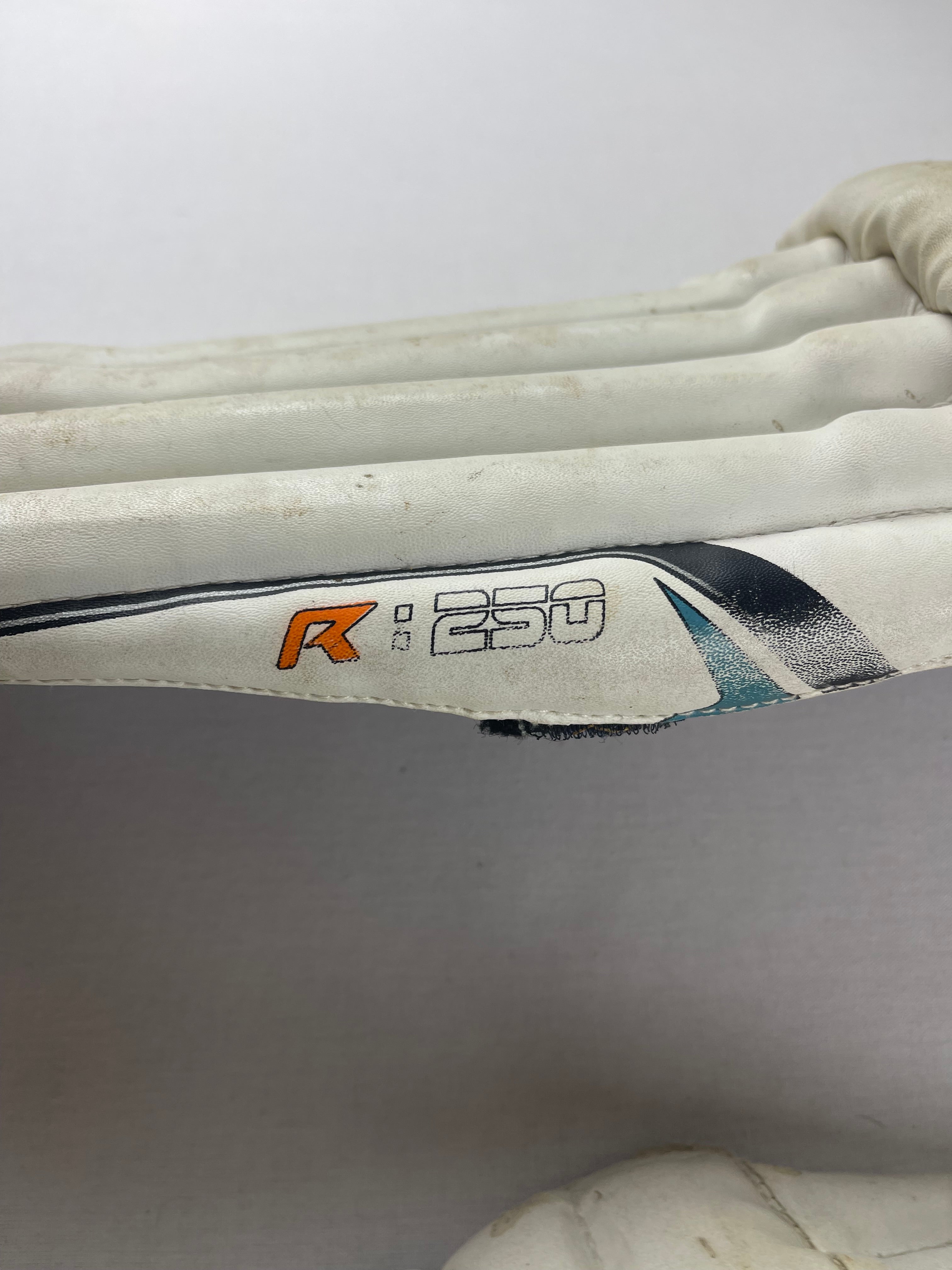 Kookaburra Junior R250 Cricket Pads