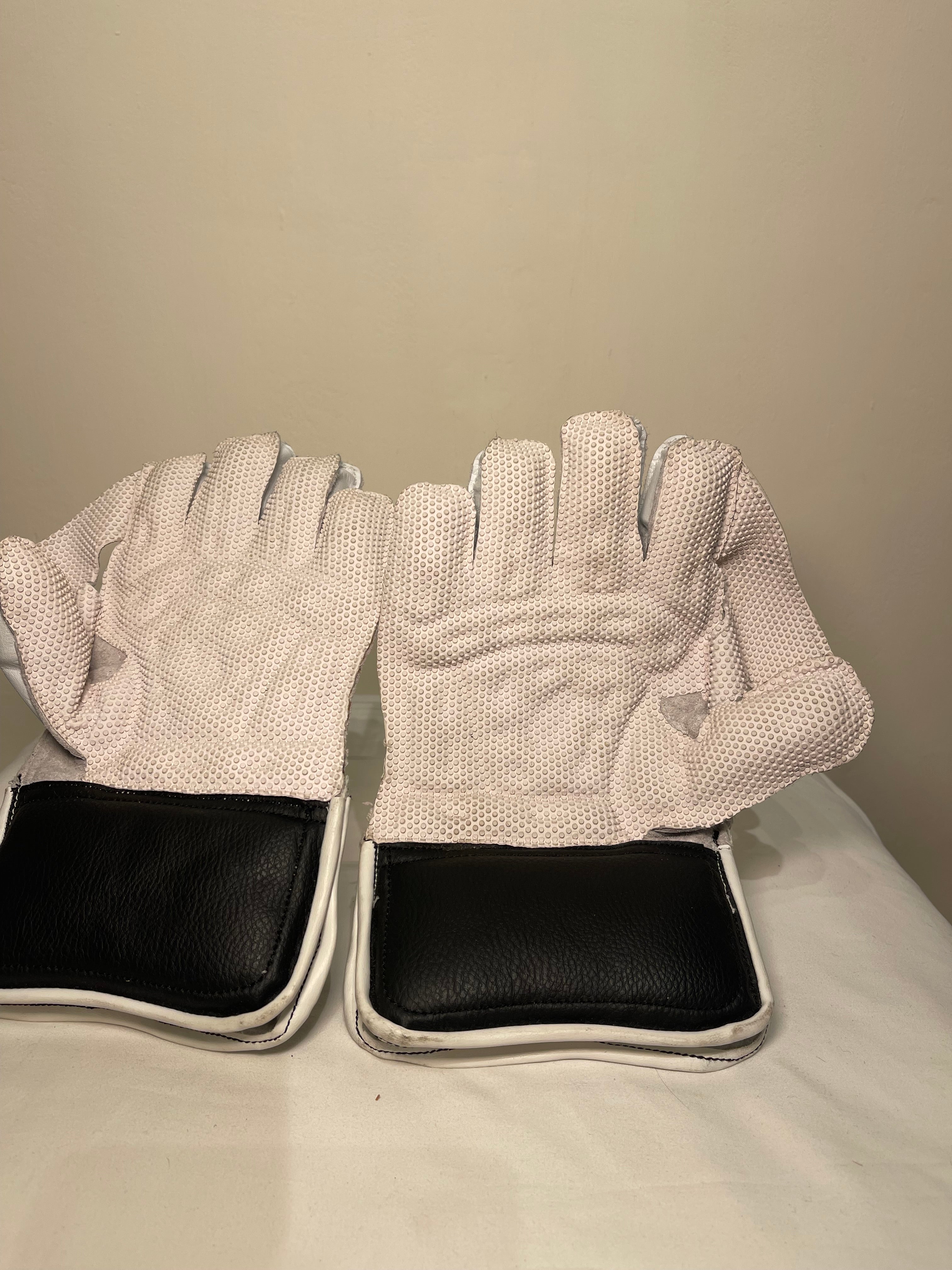 GM 606 Cricket Wicket Keeping Gloves