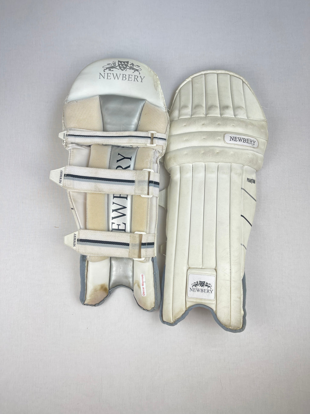Newbery Phantom Senior Cricket Pads