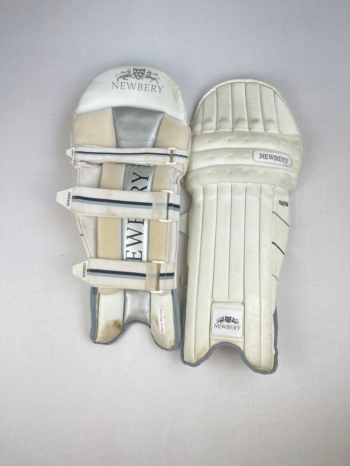 Newbery Phantom Senior Cricket Pads