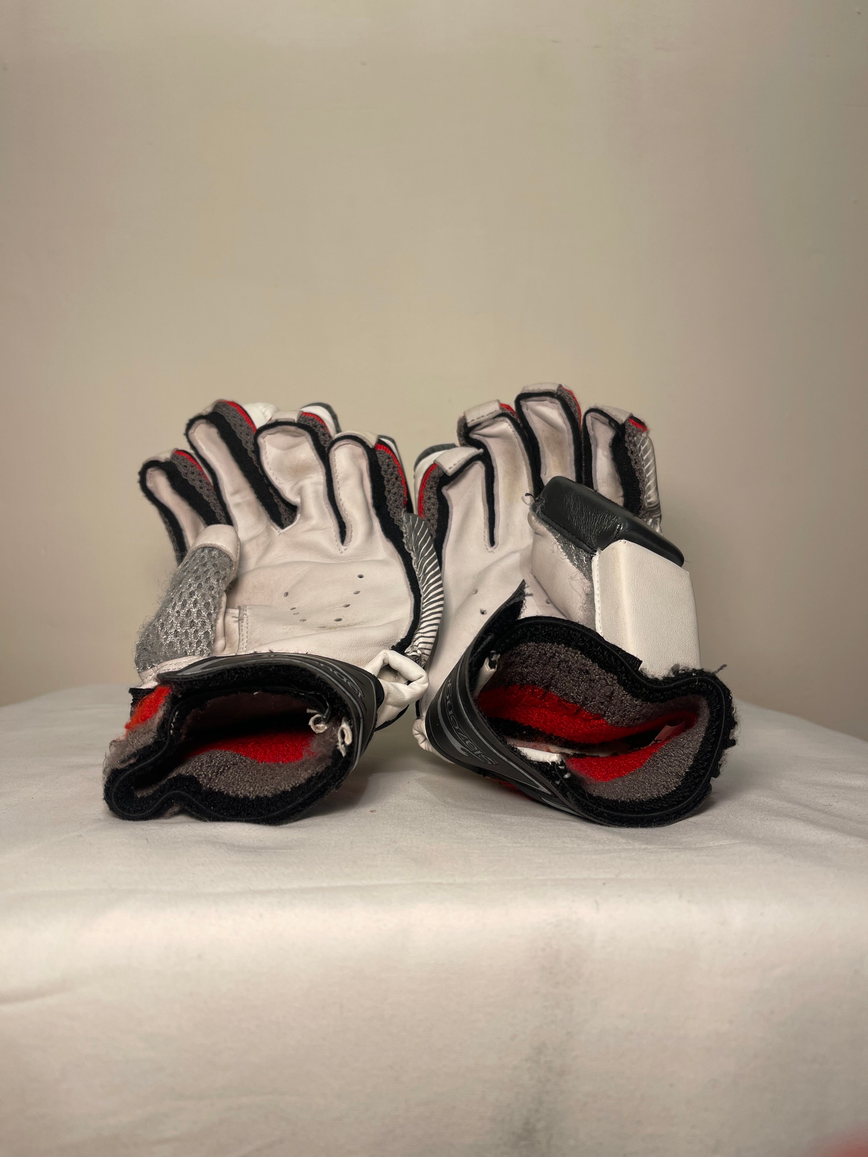 Puma 1500 Armour Cricket Batting Gloves