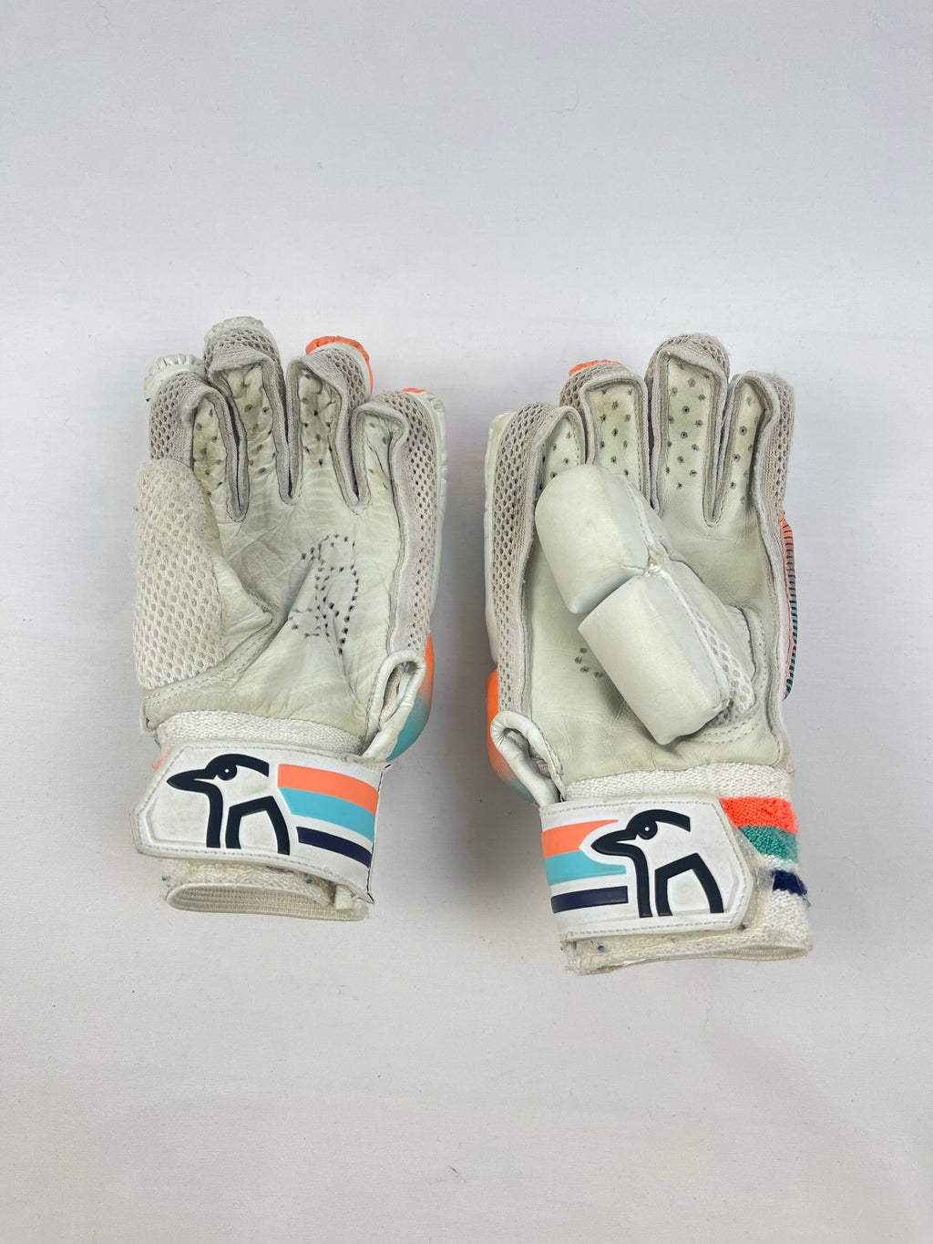GM Youth 750 Aura Cricket Gloves