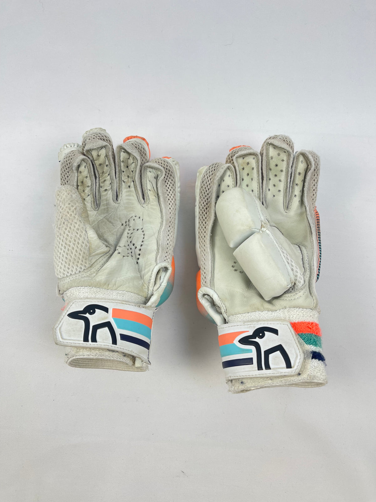 GM Youth 750 Aura Cricket Gloves