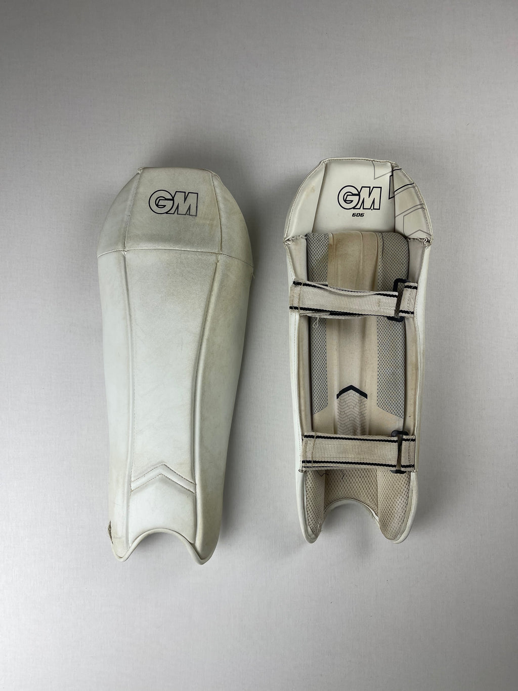 GM 606 Youth Cricket Pads