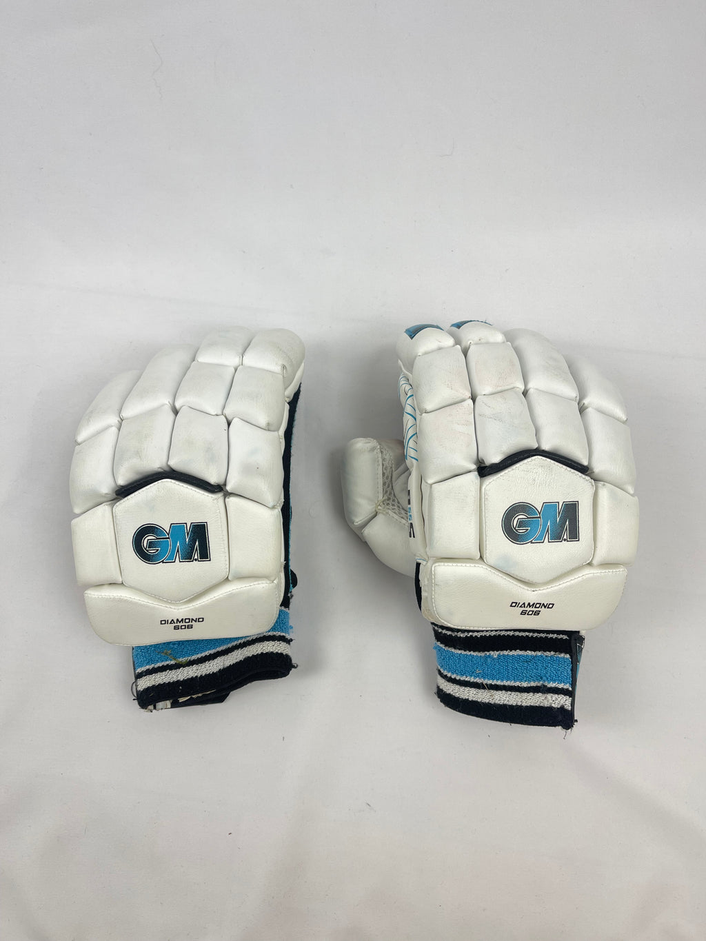 GM Youth Diamond 606 Cricket Gloves