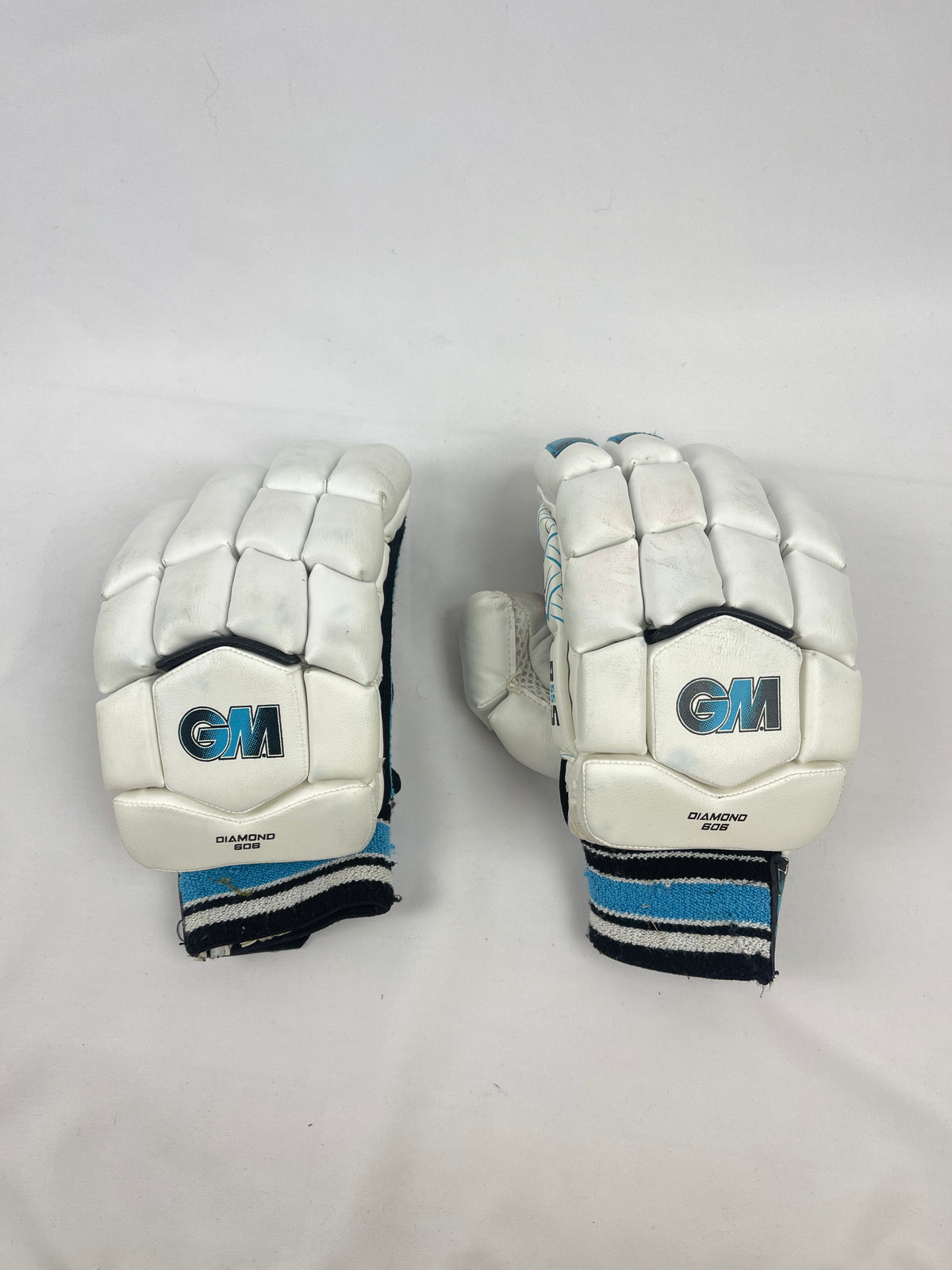 GM Youth Diamond 606 Cricket Gloves