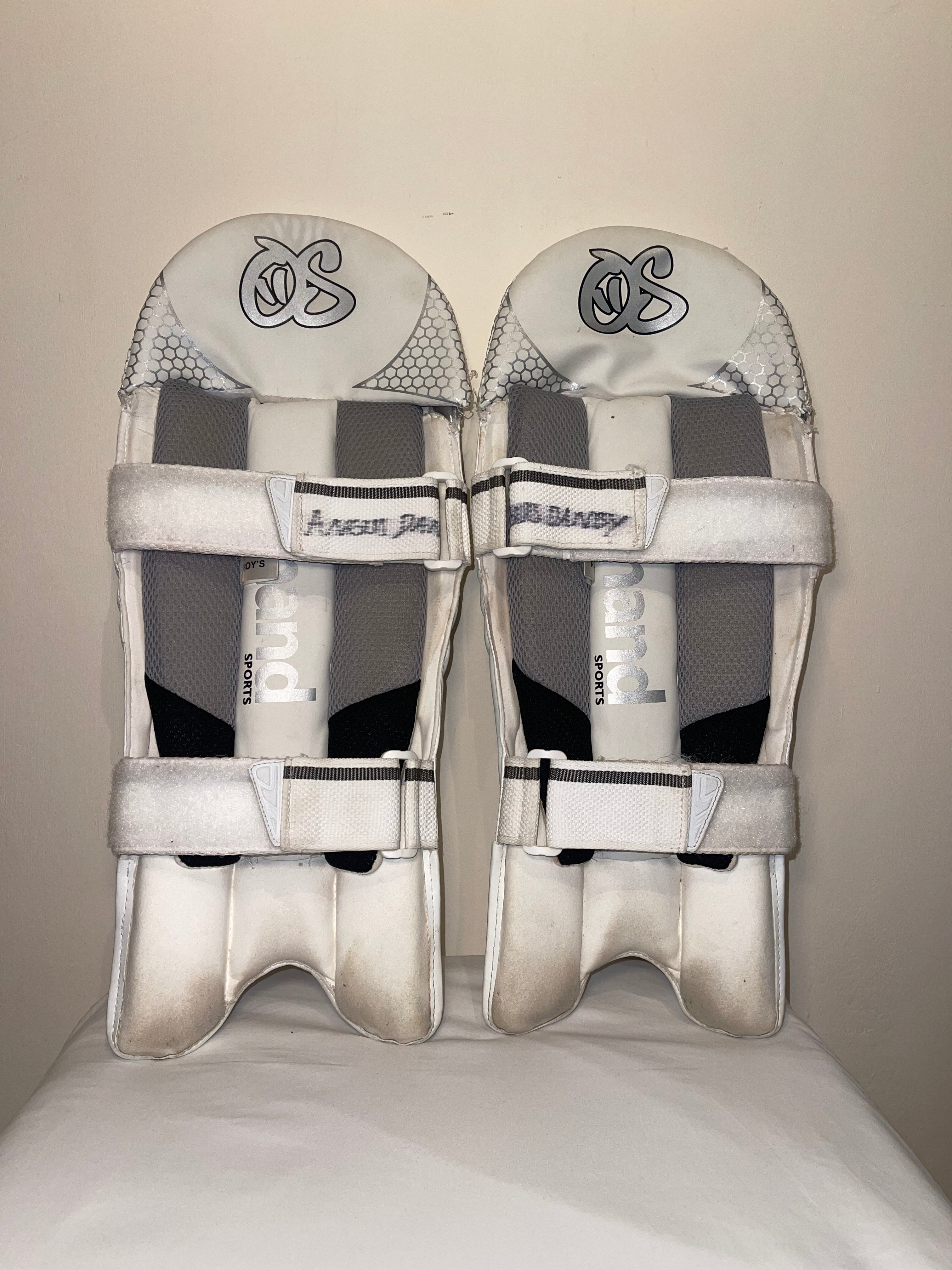 Onhand Platinum Kids Cricket Pads