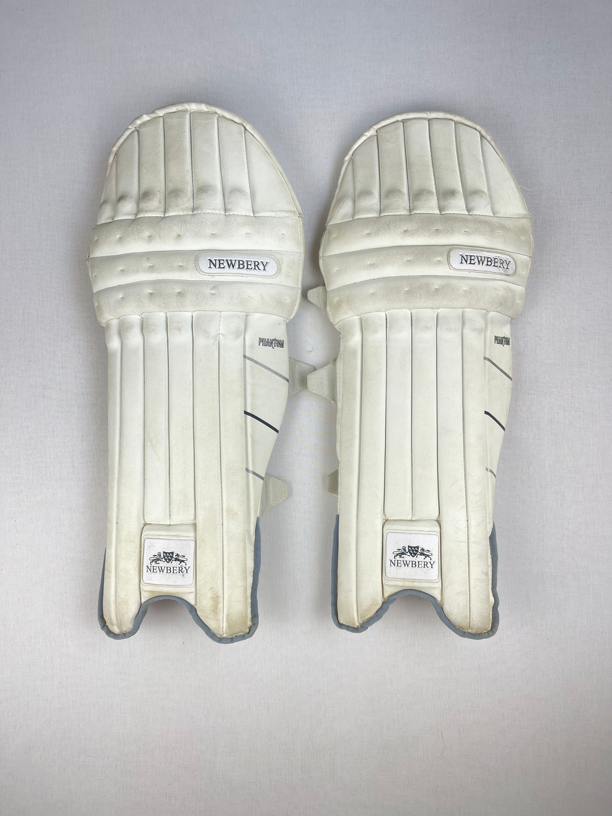 Newbery Phantom Senior Cricket Pads