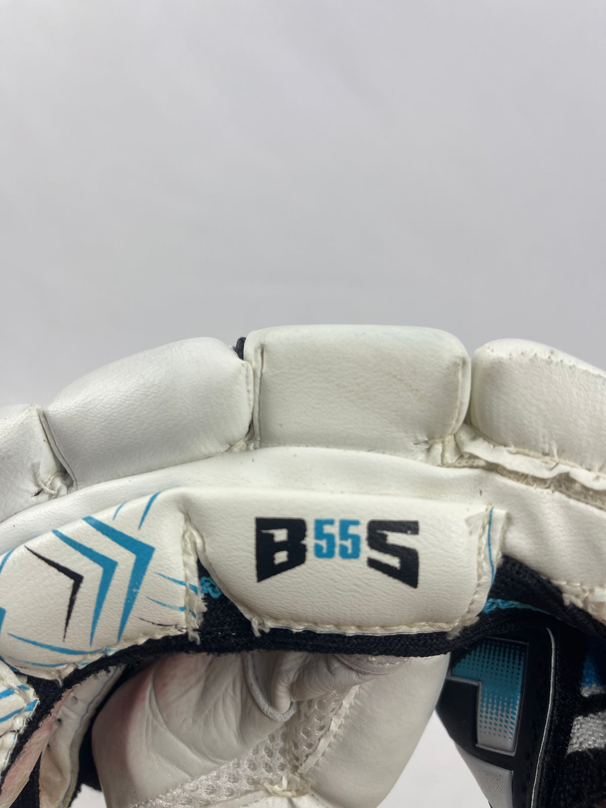 GM Youth Diamond 606 Cricket Gloves