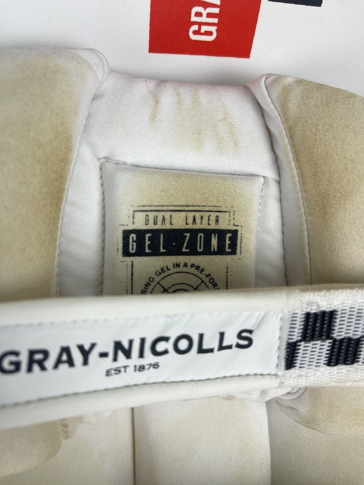 Gel zone knee padding